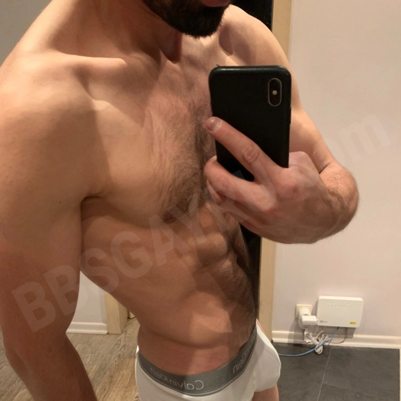 Man054407988